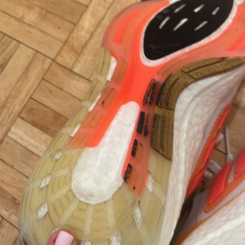Women’s Ultraboost 22 - Picture 15 of 16